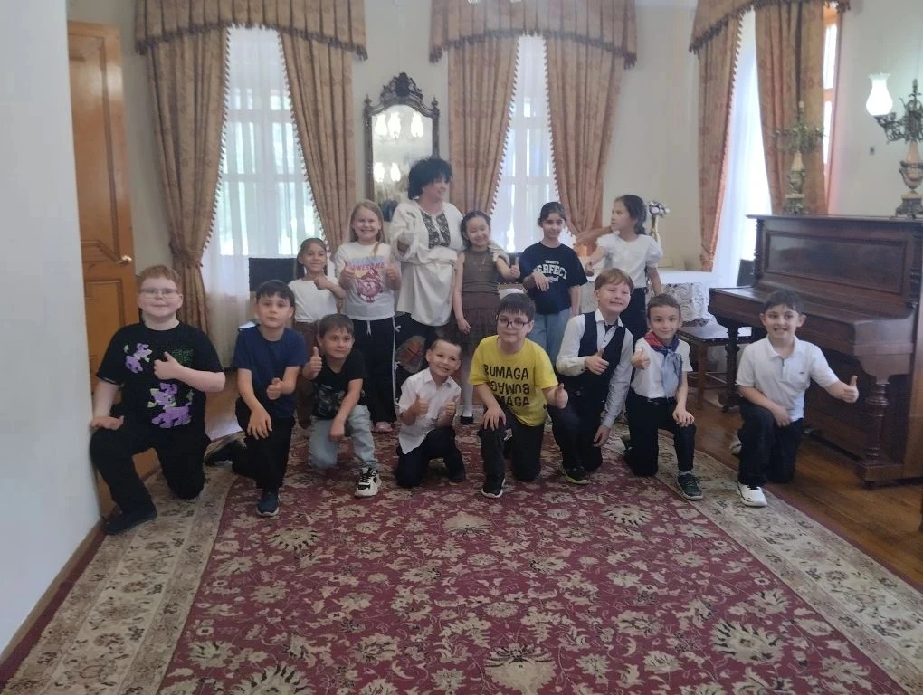 20 мая ученики 1 А класса посетили экскурсию в Доме-музее Тетюшинова "В гости к Домовен...