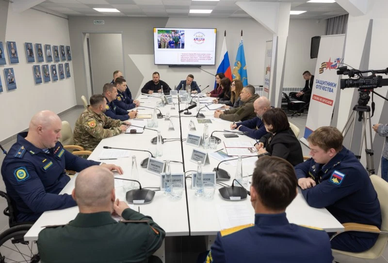 Губернатор Псковской области Михаил Ведерников провел встречу с представителями региона...