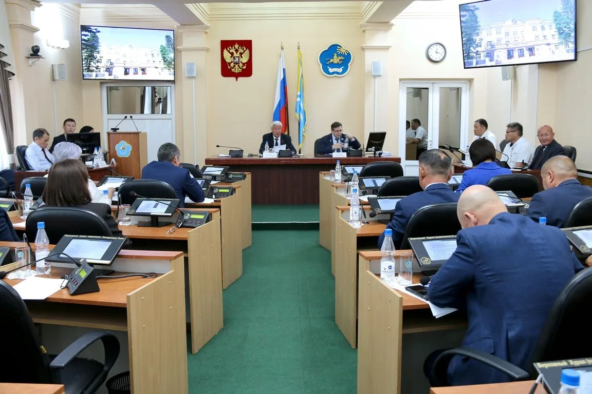 Сегодня Верховный Хурал завершил весеннюю сессию 2026 года. Однако деятельность регионального парлам