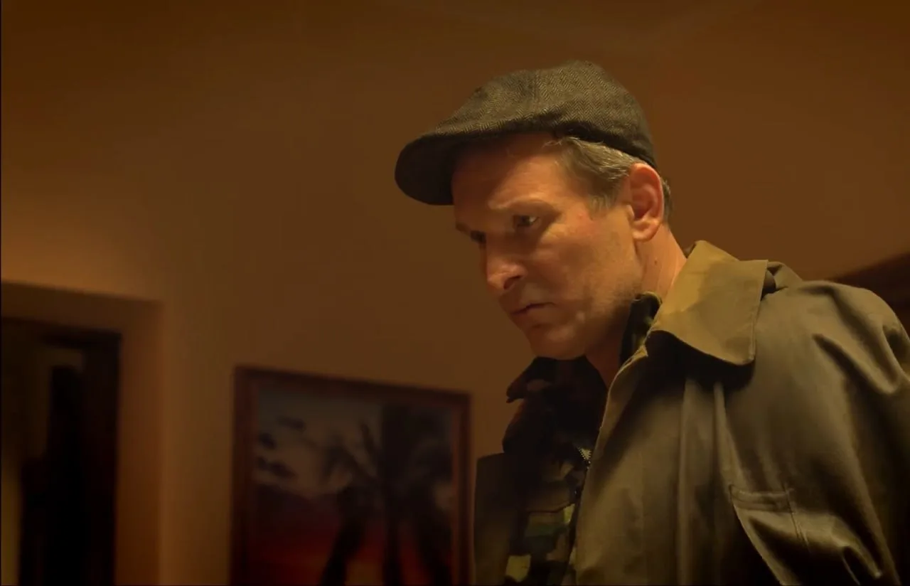 — Шо ты на меня смотришь, как на торт после 6?!