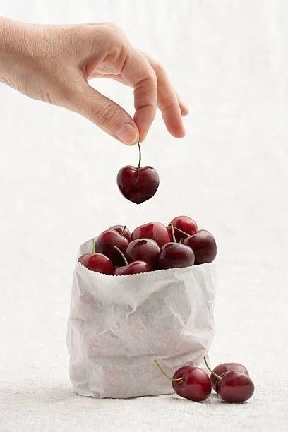 🍒 Безопасная доза черешни для взрослых — 2–3 порции по 100 граммов в день

При хорошей переносимост