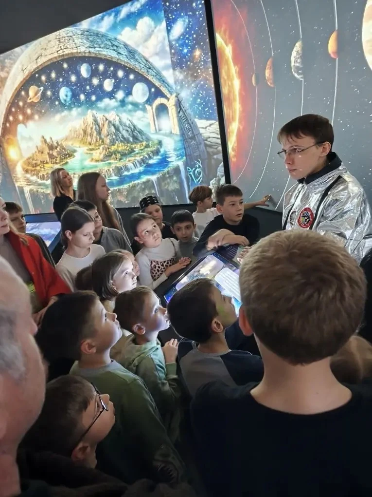 КОСМИЧЕСКОЕ ПУТЕШЕСТВИЕ 🌠🌠🌠🌠   🚀В честь Дня космонавтики ученики 1 «Д» класса отправились в настояще
