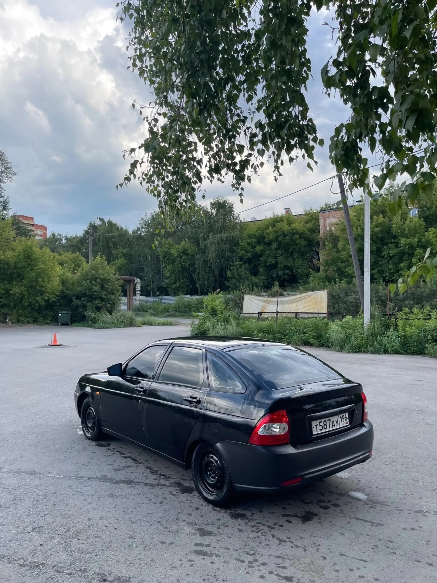 Приора 08г люкс .
На полном ходу , от а до я.
Есть косячки , срочных вложений не требует .
На чистых