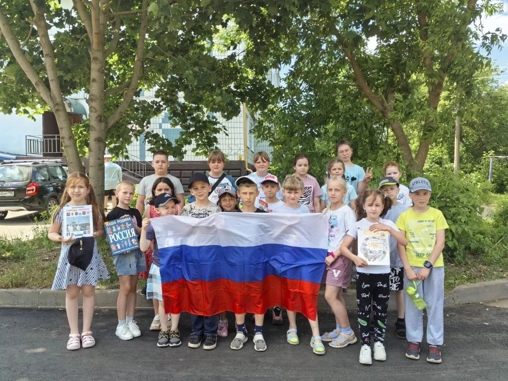 🇷🇺 В преддверии празднования Дня России у ребят во 2 отряде нашего школьного  лагеря "Радуга" прош