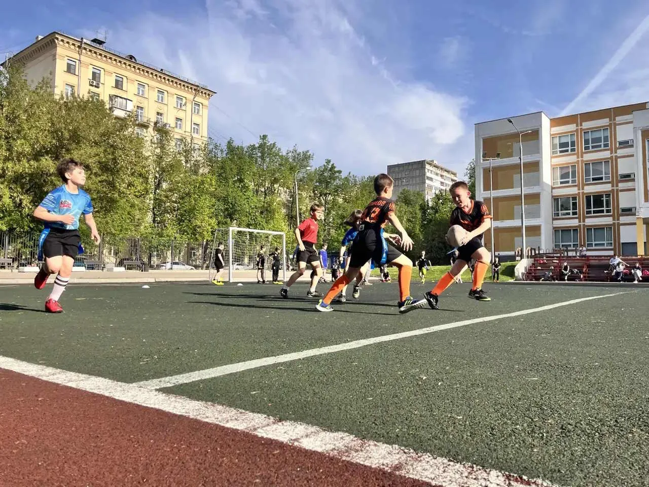 🏉 Не игра, а настоящий праздник спорта!  В гостях у наших тэг-регбистов побывала команда «Движение В