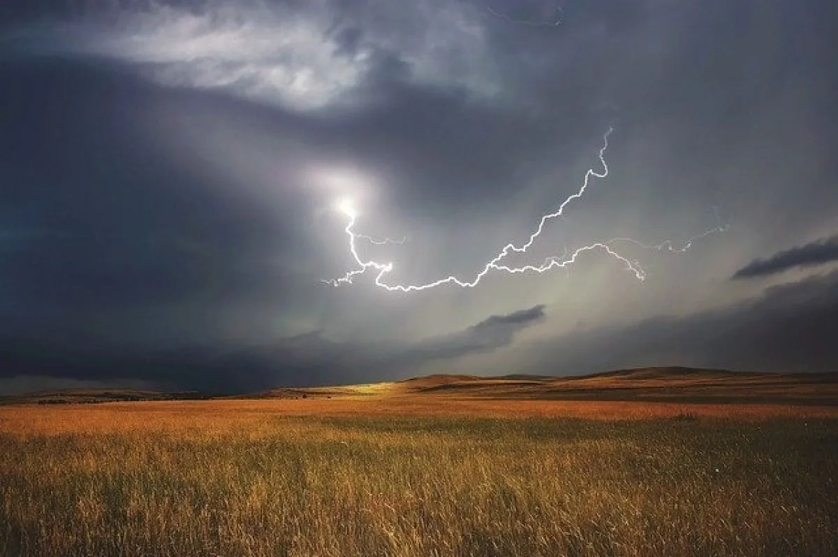 🌩️ Внимание, гроза! 🌩️По данным Удмуртского ЦГМС, днём 20 августа местами по Удмуртии...