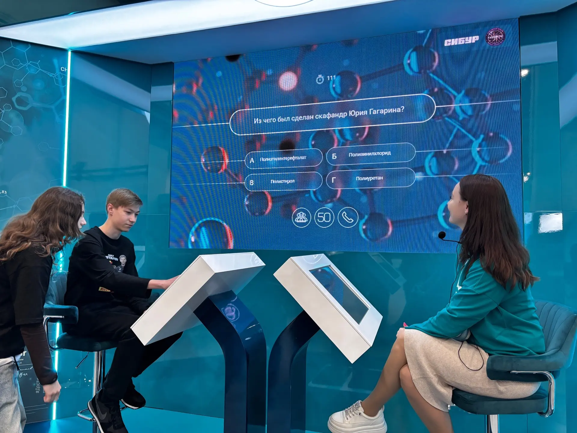 Химия, которая впечатлила! 🧪✨  7М и 8М класс посетили уникальное событие — крупнейшую в России мобил