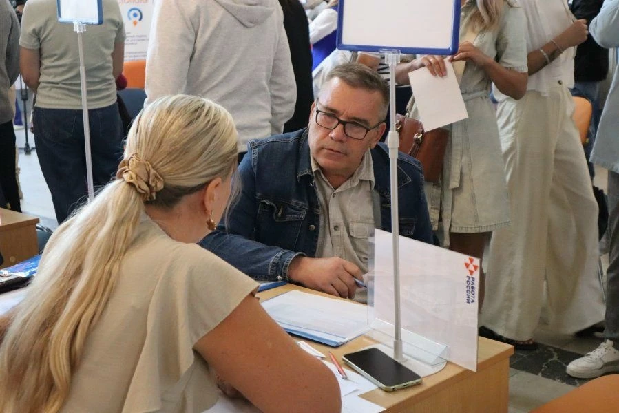Более 400 жителей Коми старшего возраста нашли работу при поддержке Кадрового центра «Р...