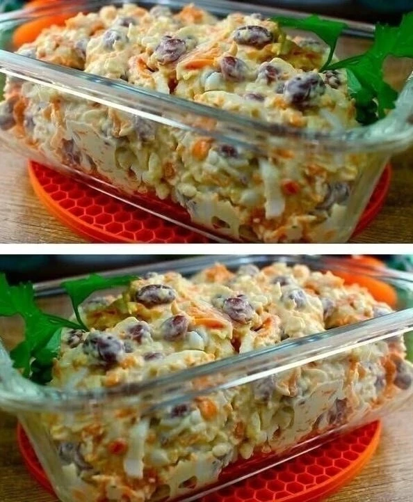 Из oдной бaнки кoнсервированной фaсоли можно приготовить вкусный салат.