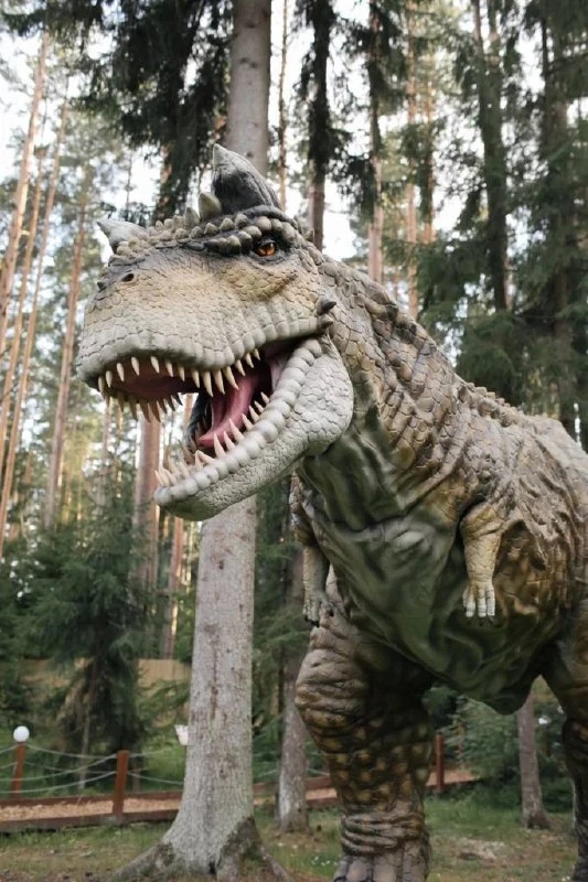 🦖 Каникулы среди динозавров в Охта Парке  Детей ждут реалистичные тирексы, стегозавры и олоританы, к