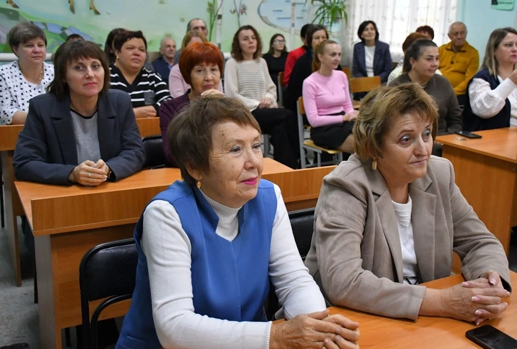 ‍♂ Сегодня, в День среднего профессионального образования председатель Собрания депутат...