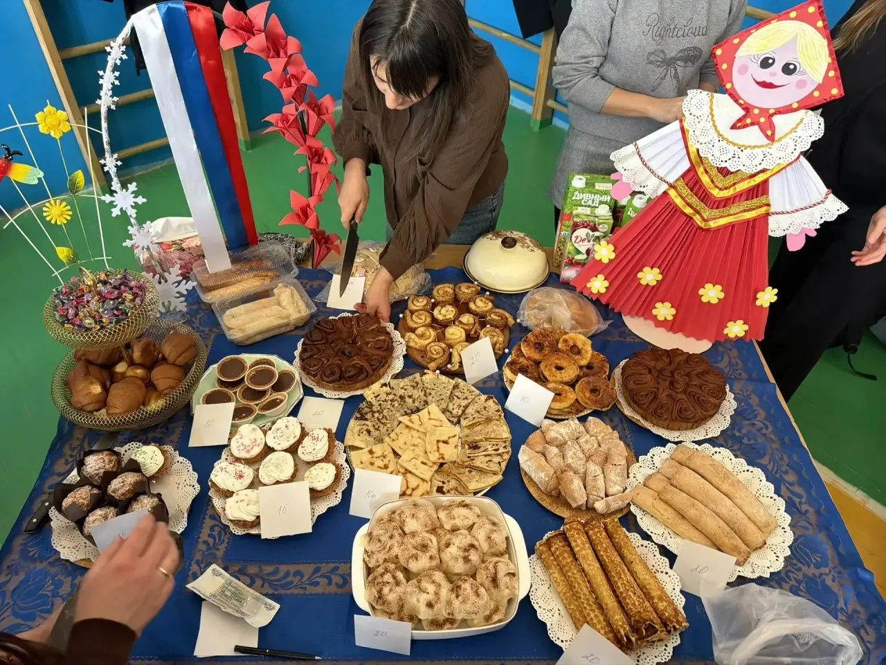 🎉 Вкусно, шумно и с добрым сердцем! 🥞

В Лицее №8 гремела настоящая Масленица! Вся наша большая ли