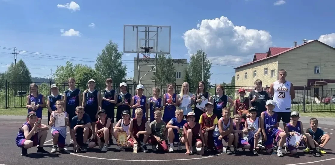 🏀 11 июня на стадионе "Горняк" царила атмосфера спортивного азарта и праздника, посвященного Дню Ро