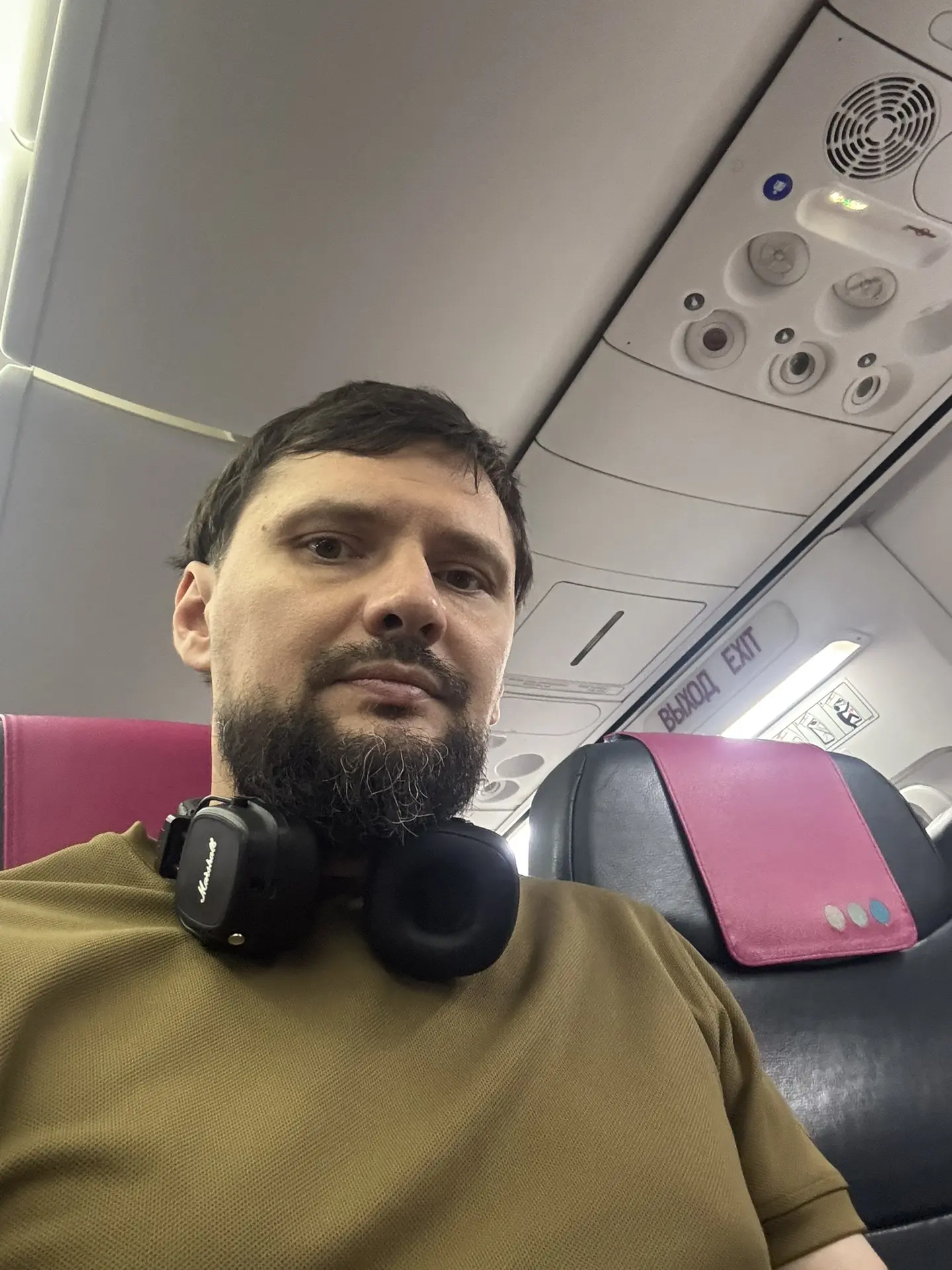 Извиняюсь, дорогие подписчики, что пропал. Готовился к перелету.  Лечу в Москву свою руку докторам п