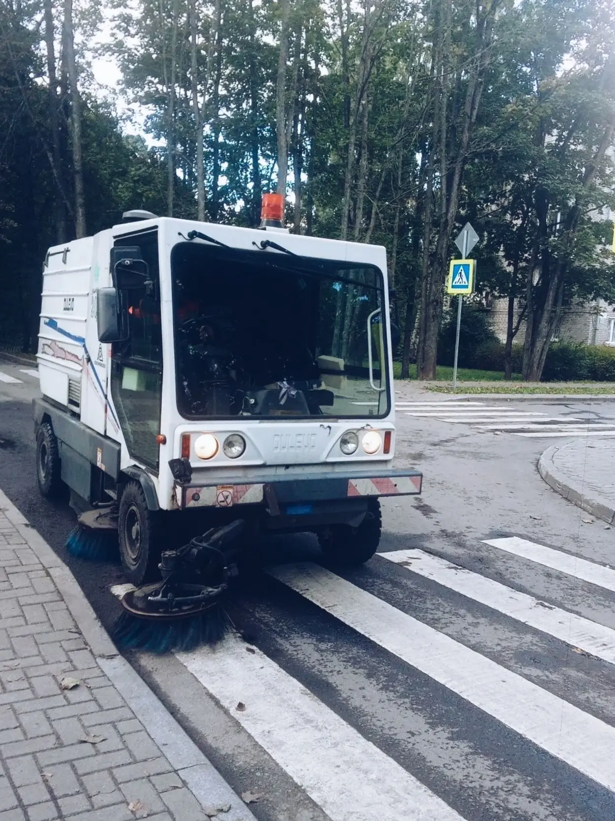 Круглые щётки полезны не только для зубов, но и для дорожного полотна. Каждый день пред...