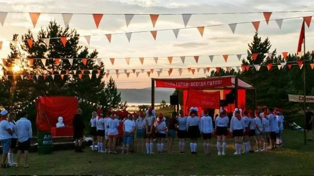 В Сибири открыли пионерский лагерь… для мам и пап 🥳

На острове Тэнга под Братском - никаких гаджет