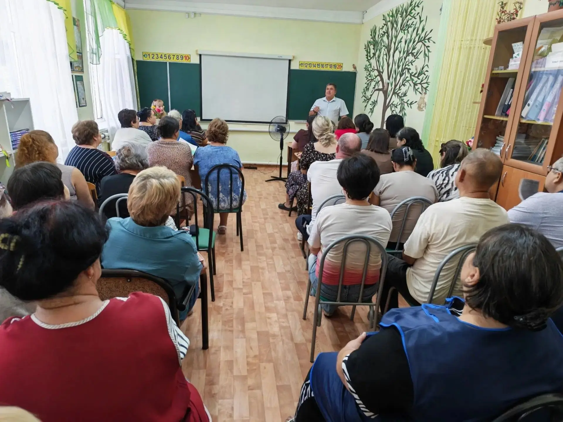📍 Глава нашего поселения начал рабочую неделю с рабочего визита в коррекционную школу-...