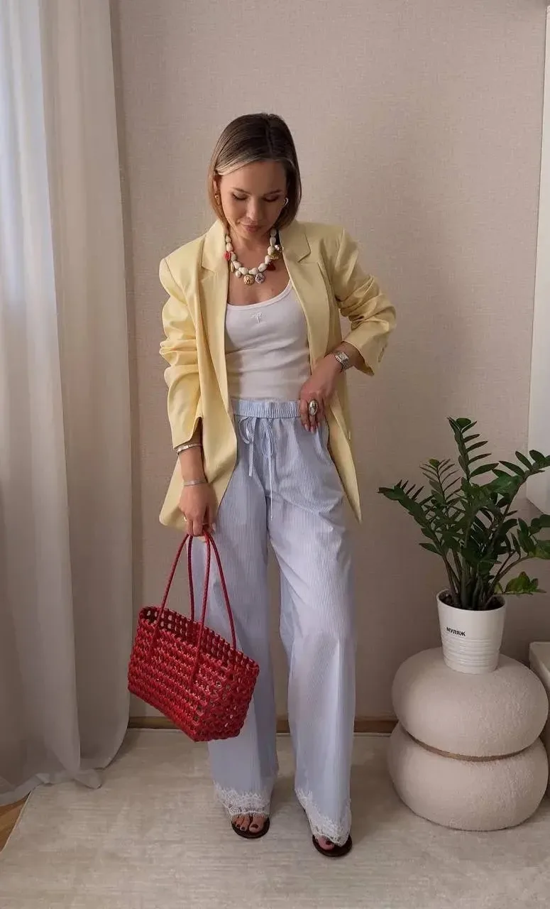 Та самая сумка, которая заполонила весь Пинтерест😍 
И не смотря на то, что это пластик, смотрится  