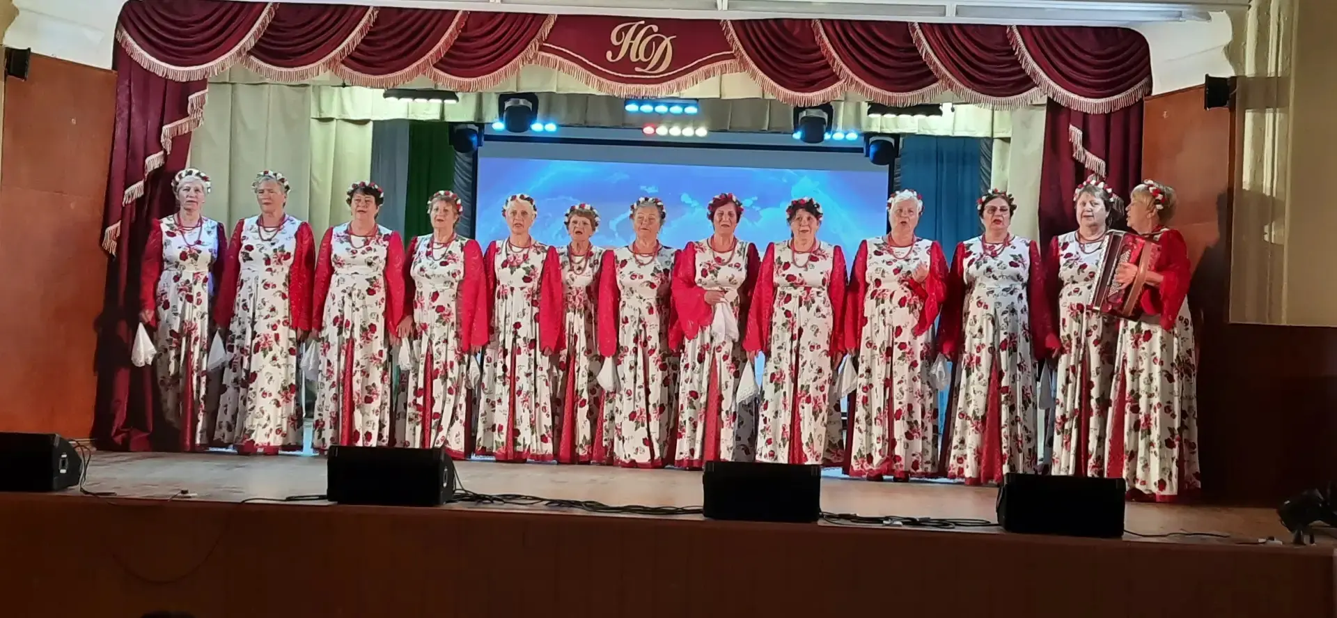 В Доме Дерябина состоялся праздничный концерт, посвященный Дню России. 

Программа концерта была нап