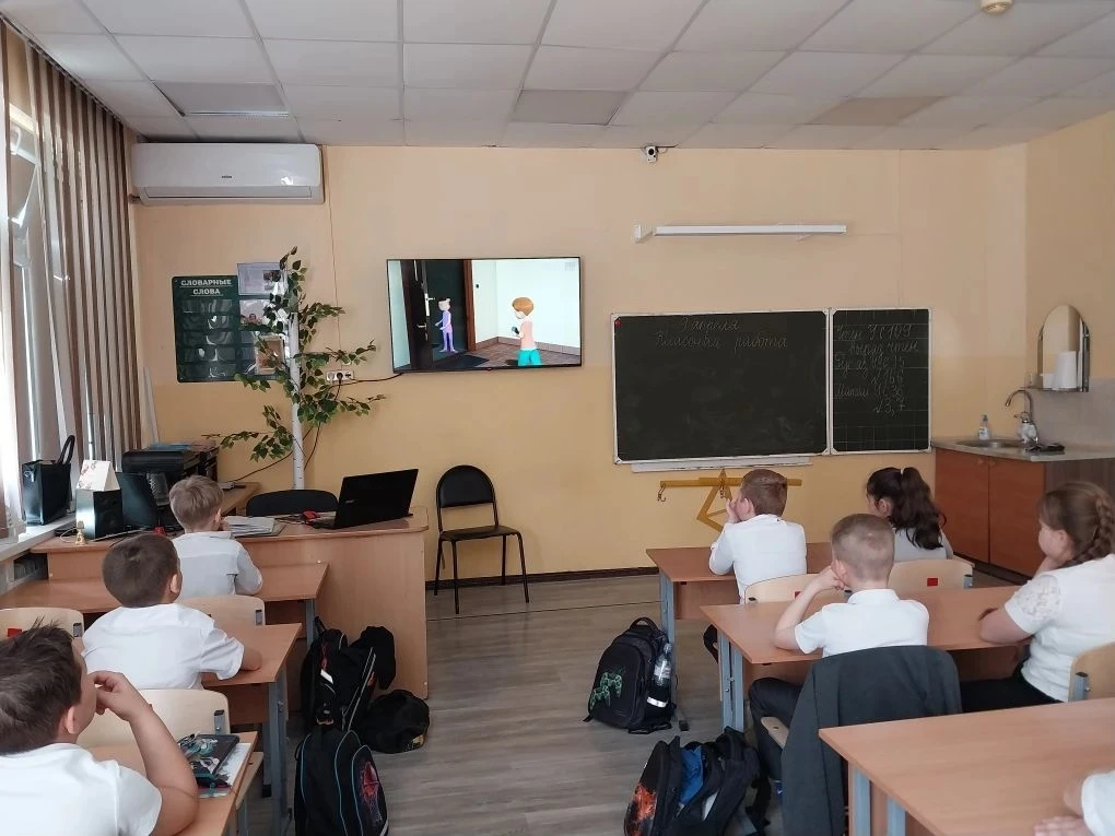 🚀 В МБОУ СОШ №4 им. В.М. Евскина прошёл полезный урок в рамках акции «Чистое поколение — 2026»!  Для