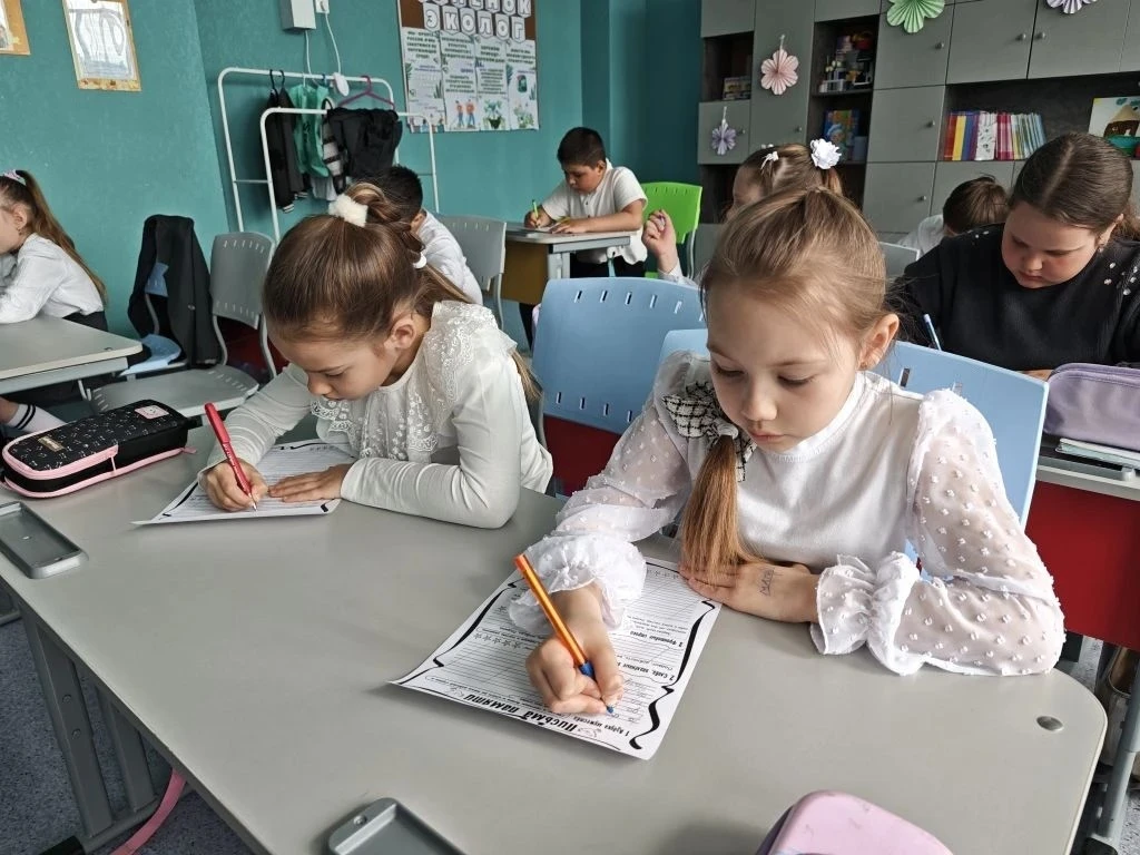 Письмо памяти 🕊️   Обучающиеся 1 «К» класса приняли участие в значимом мероприятии — «Письмо памяти»