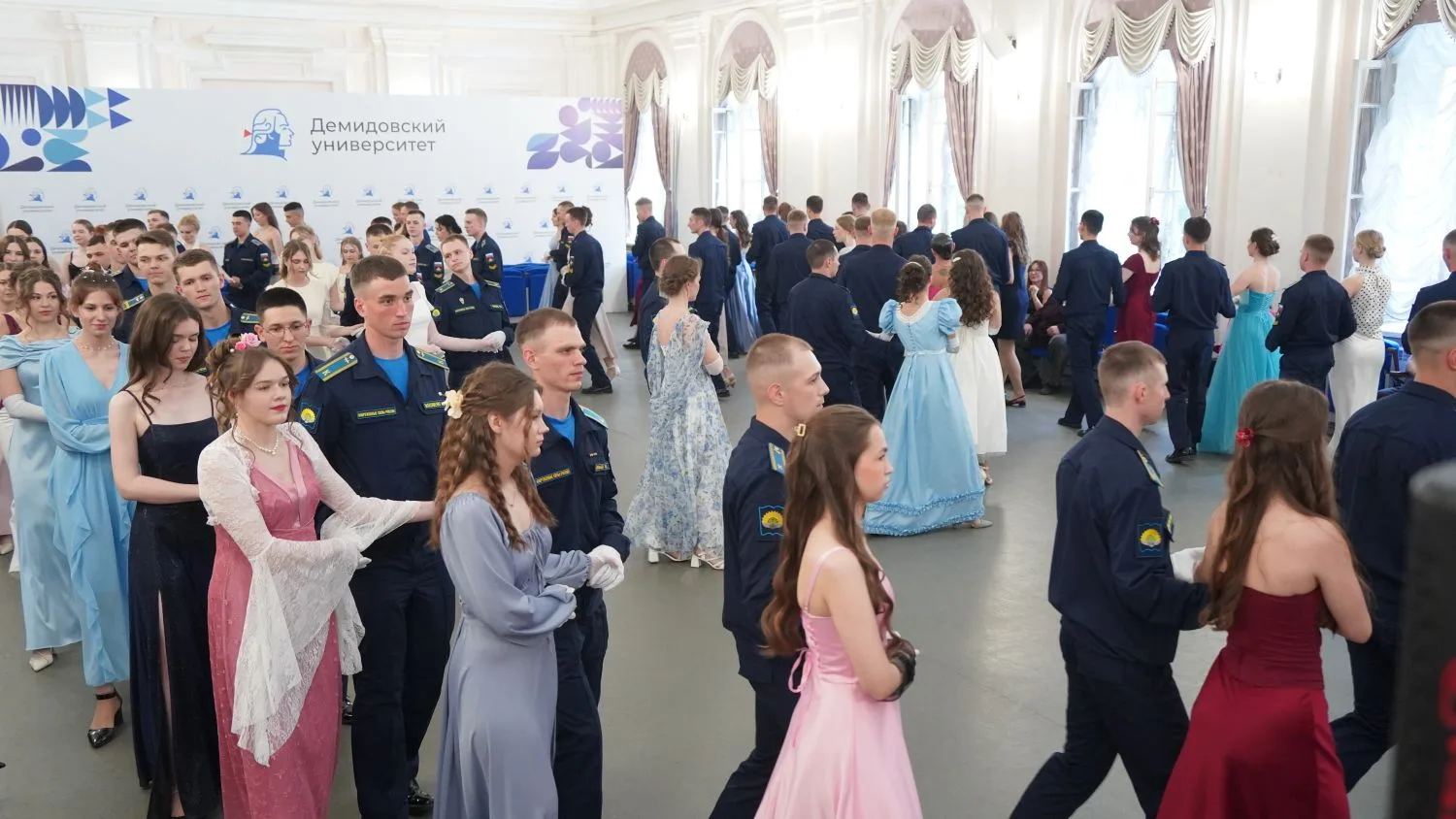 Бал в Демидовском университете состоялся!   Спасибо нашим прекрасным девушкам, кавалерам из Ярославс