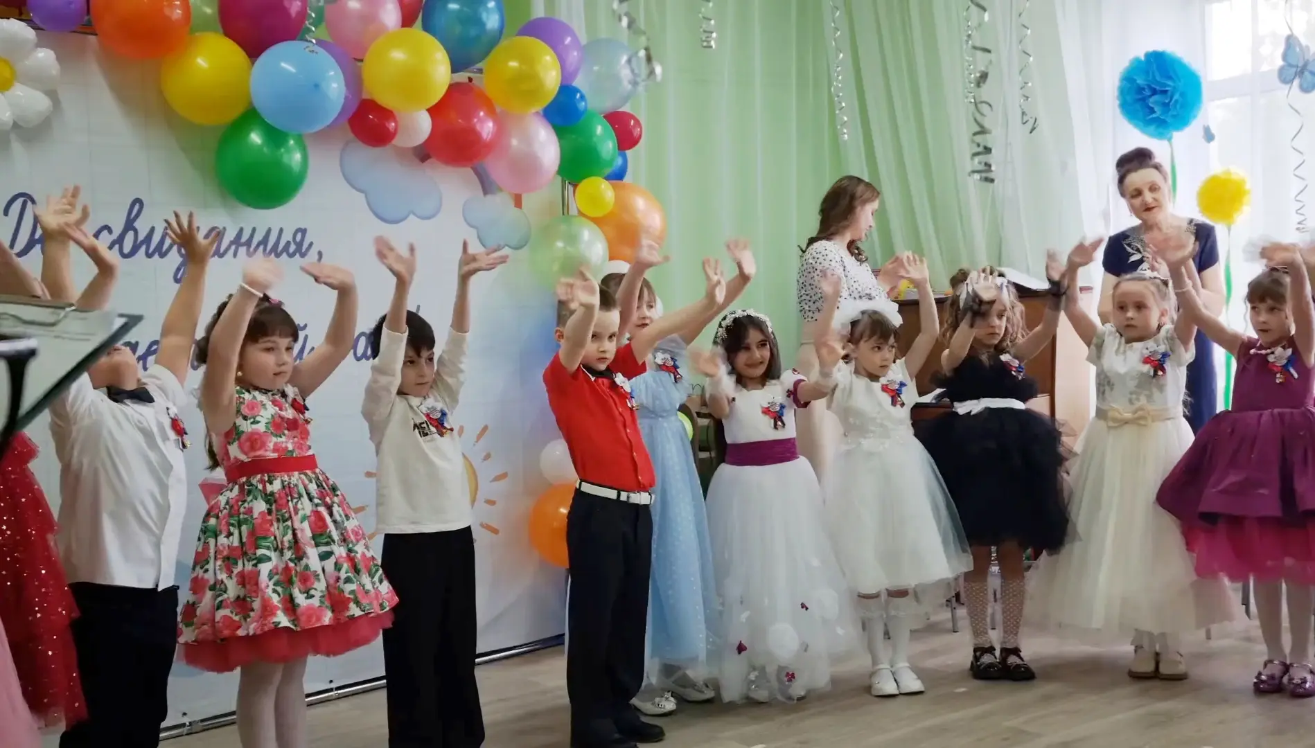 Вот и промчалось дошкольное детство,