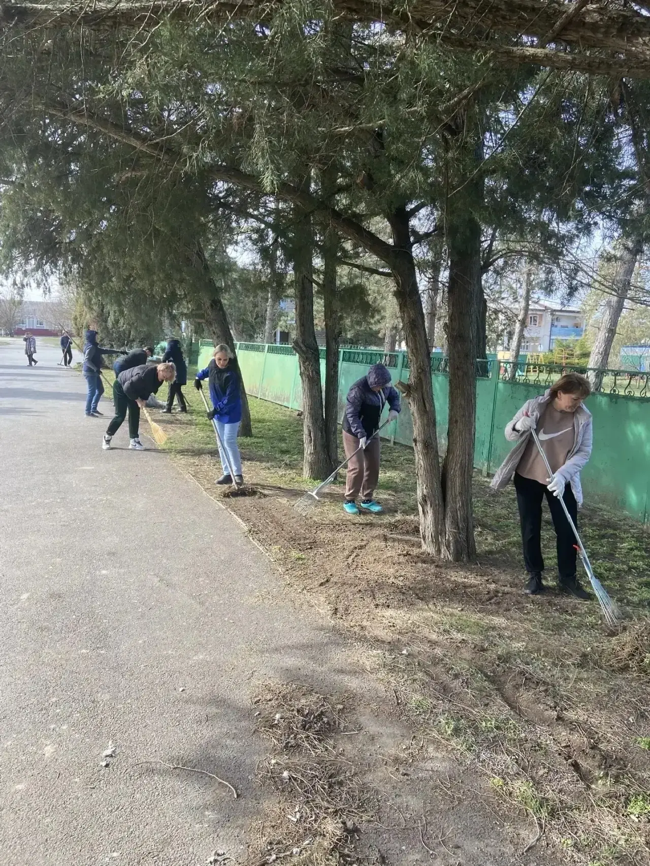 🐌🌱Образовательные организации района принимают участие во Всекубанском субботнике, который начинает 