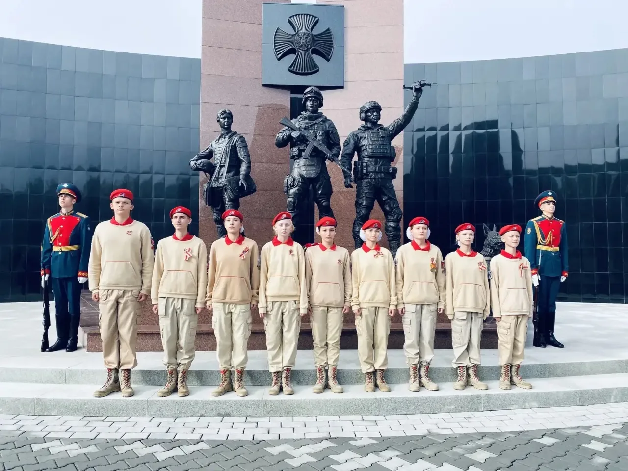 🇷🇺 Память жива. В Хабаровске открыт мемориал героям специальной военной операции