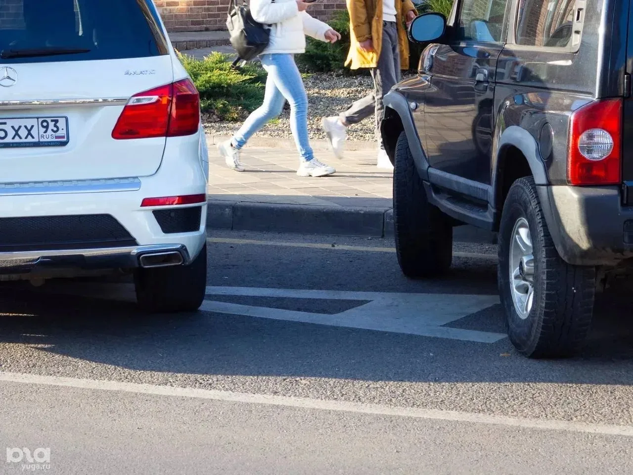 В Краснодаре камеры на въездах в кварталы начнут фиксировать машины без номеров

Если авто не покине