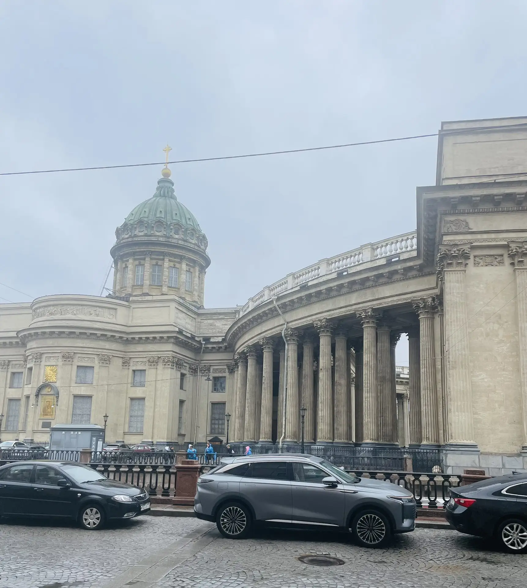 Прилетели сегодня в Питер, дождь…