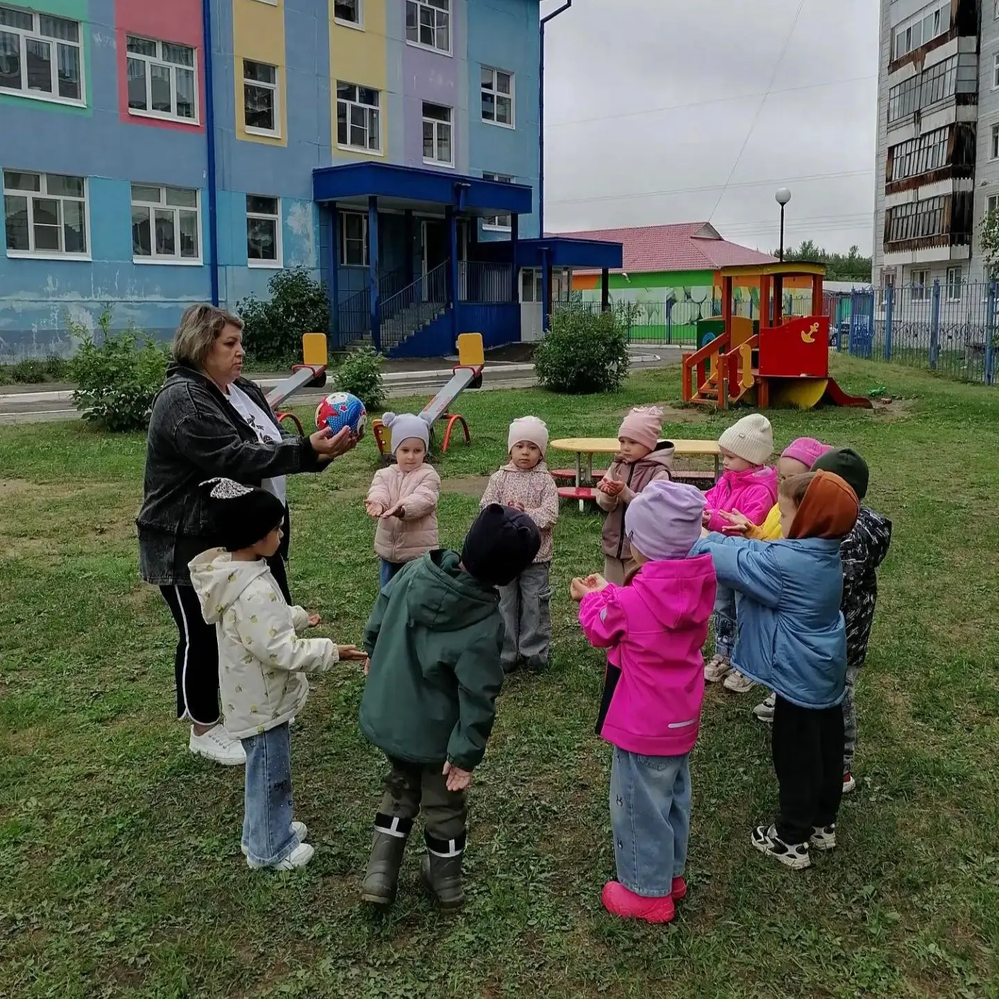 Мячик — это не просто игрушка, это целый мир в руках ребенка!
