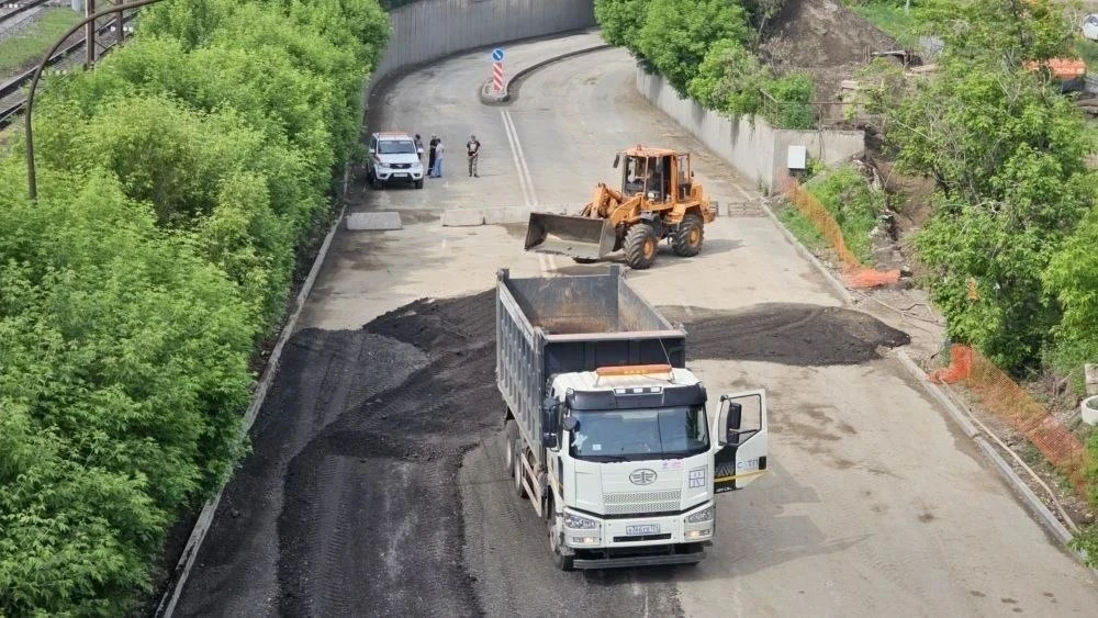 Если вы пропустили — по Семафорной под Мичуринским мостом уже можно ездить.

Бригады «КрасКома» заве