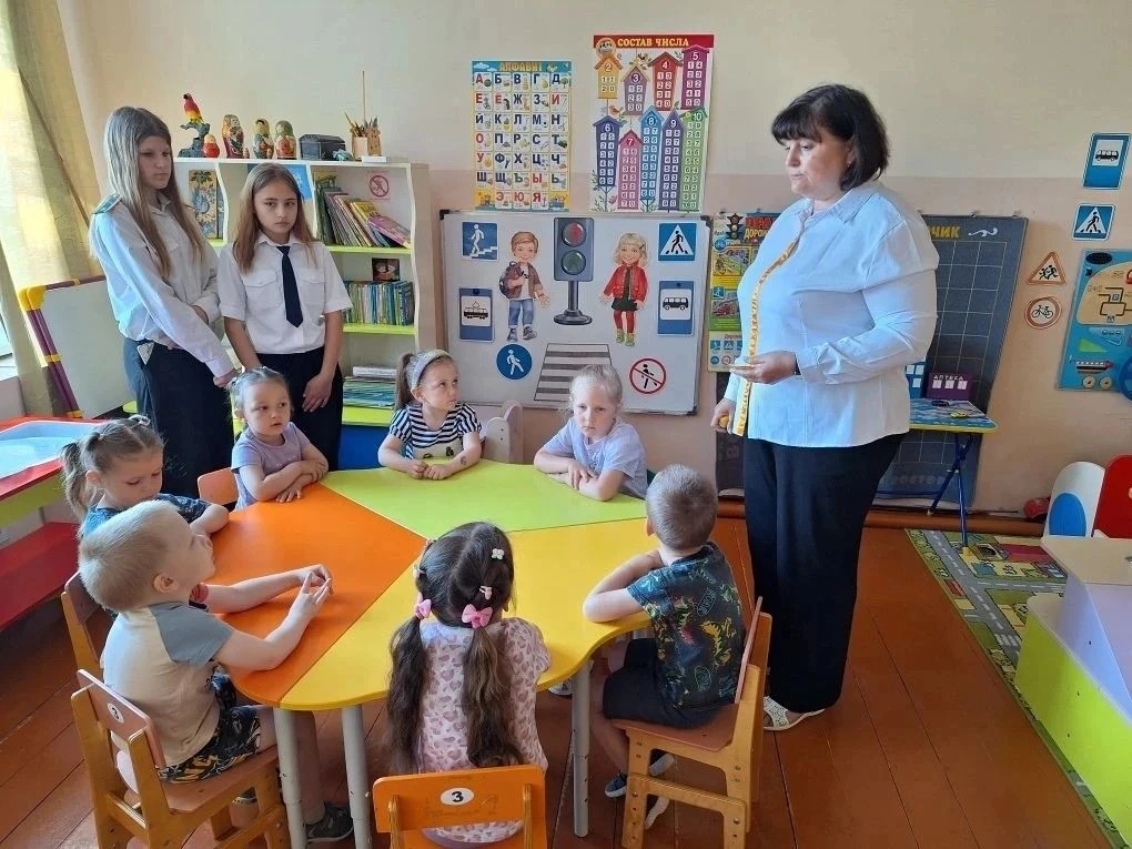 👮 👮 В гости к дошколятам приходили ЮИДовцы , кадеты, учащиеся Луценковской СОШ совмес...