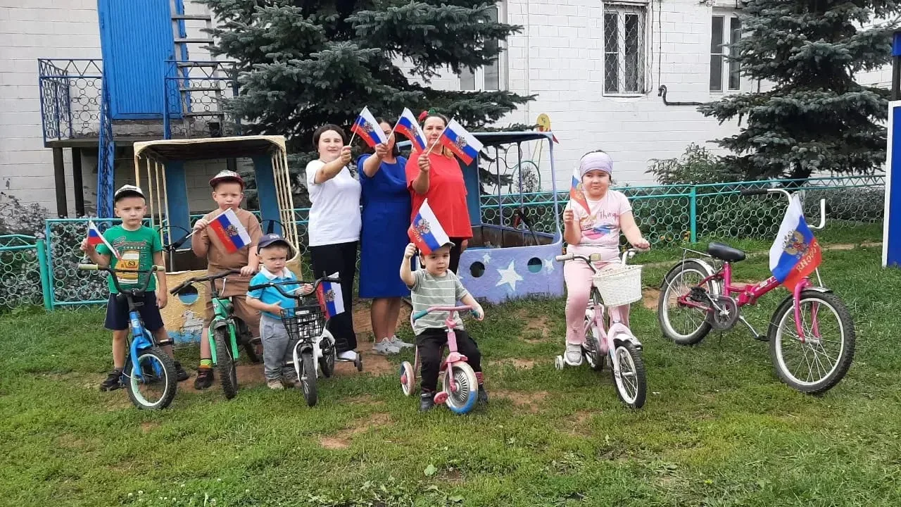 21 августа в нашем детском саду прошёл тематический велопробег, посвящённый Дню Государ...