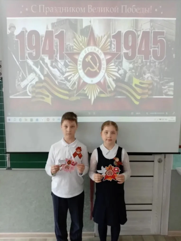 Ученики 3 «Е» класса под руководством своего классного руководителя, Шайхиевой Лилии Ришатовны , с о