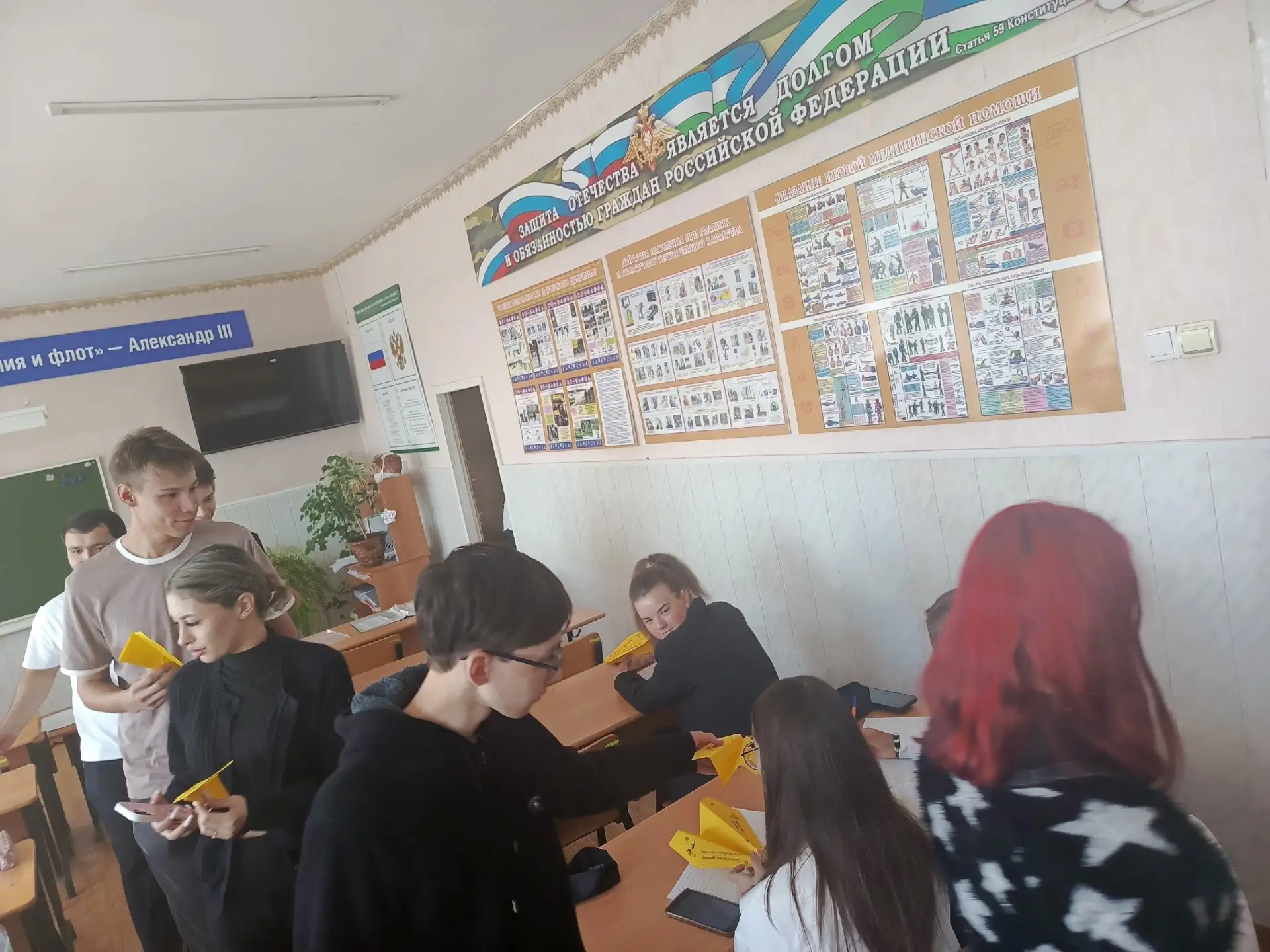 🚀✨ "Самолетик НАВИГАТОР": Пожелания от старших курсов первокурсникам! ✨🚀