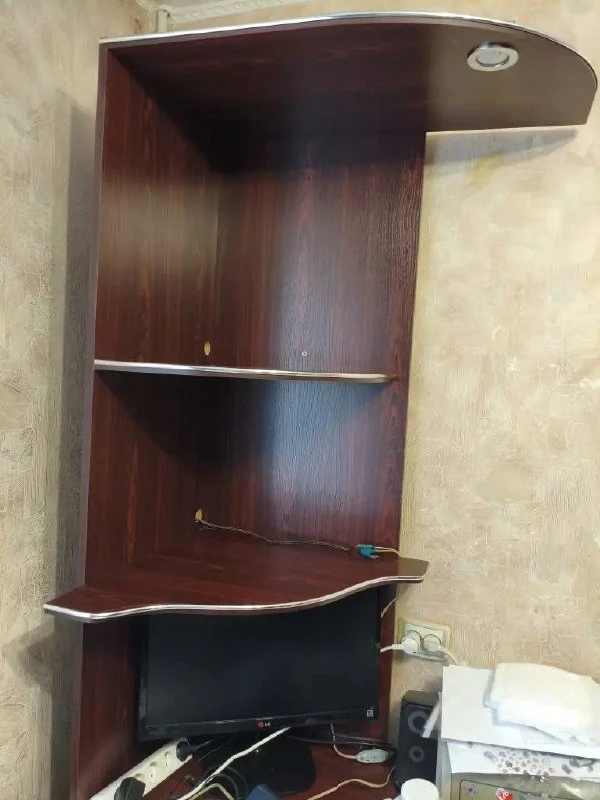 Полка 1000 руб , фикус 500 руб +79787168476