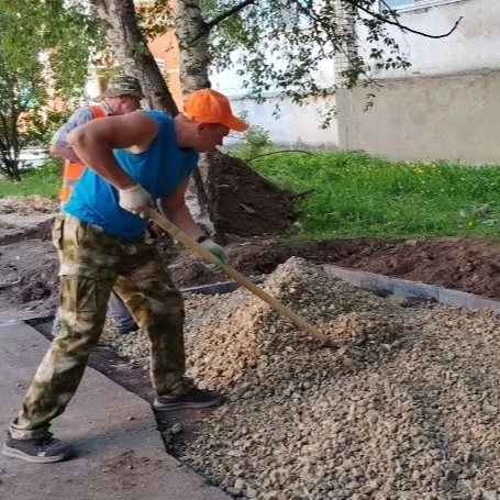 Работа на благо города продолжается без выходных 🚜   Дорожники АО «Город» продолжают подготавливать 