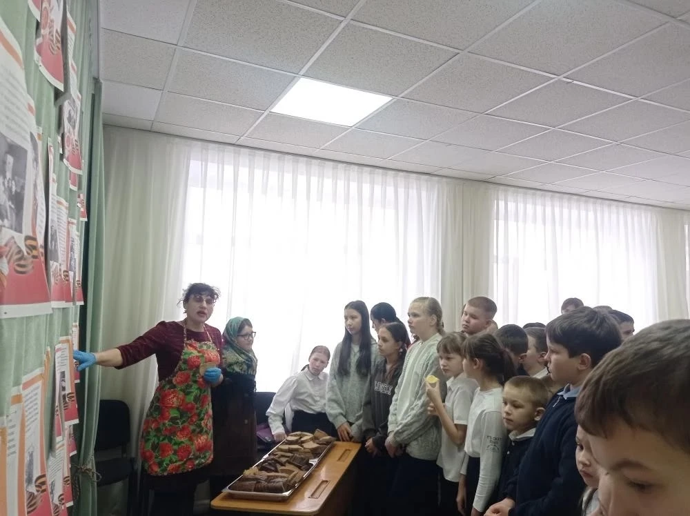 Сегодня в нашей школе МБОУ «Новотырышкинская СОШ» состоялась важная акция #БлокадныйХле...