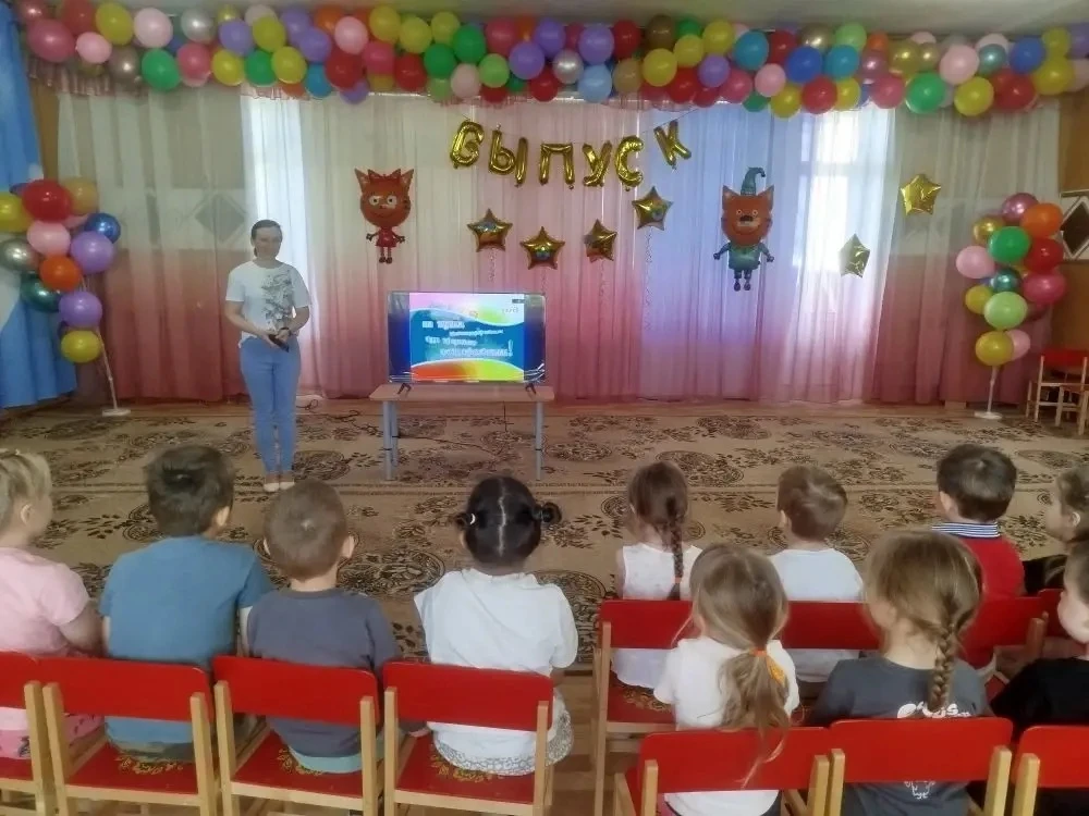 Для детей старшего дошкольного возраста прошел тематический день «Уступи дорогу поездам», посвящённы