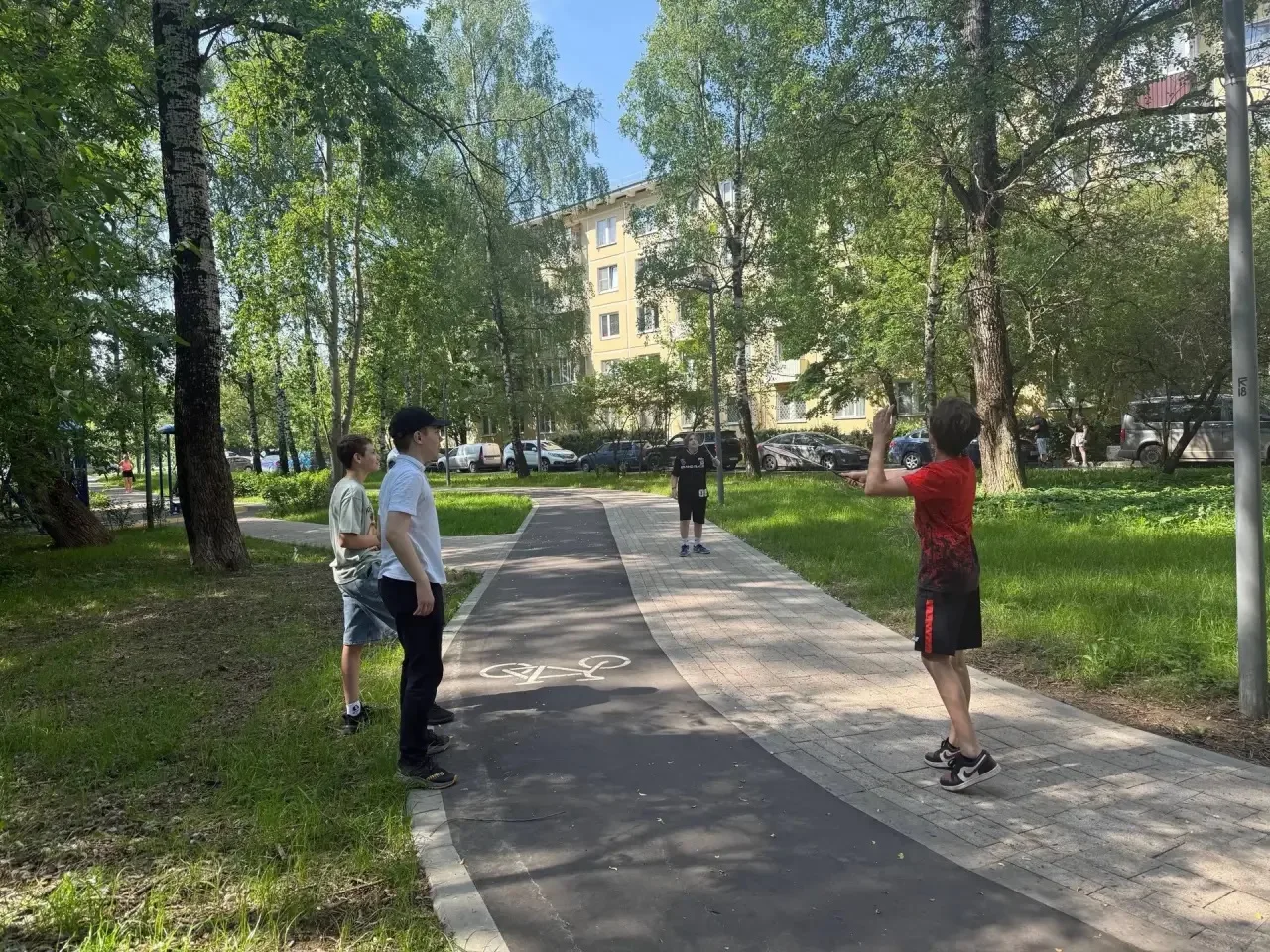 Сегодня провели замечательный пикник с 6 «В» классом в парке «Дубрава» ☀️🌿  Наш пикник под названием