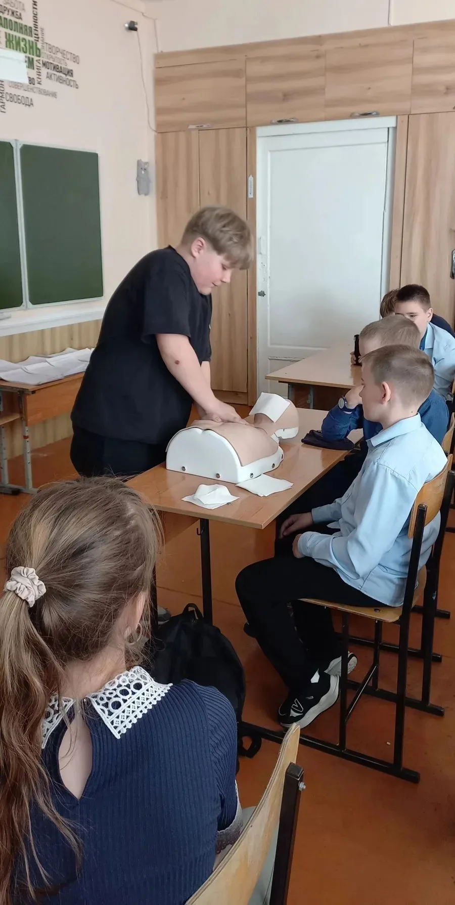 В апреле этого учебного года 5 Б класс МБОУ "СОШ 15" прошел обучение по программе "Первая помощь в р