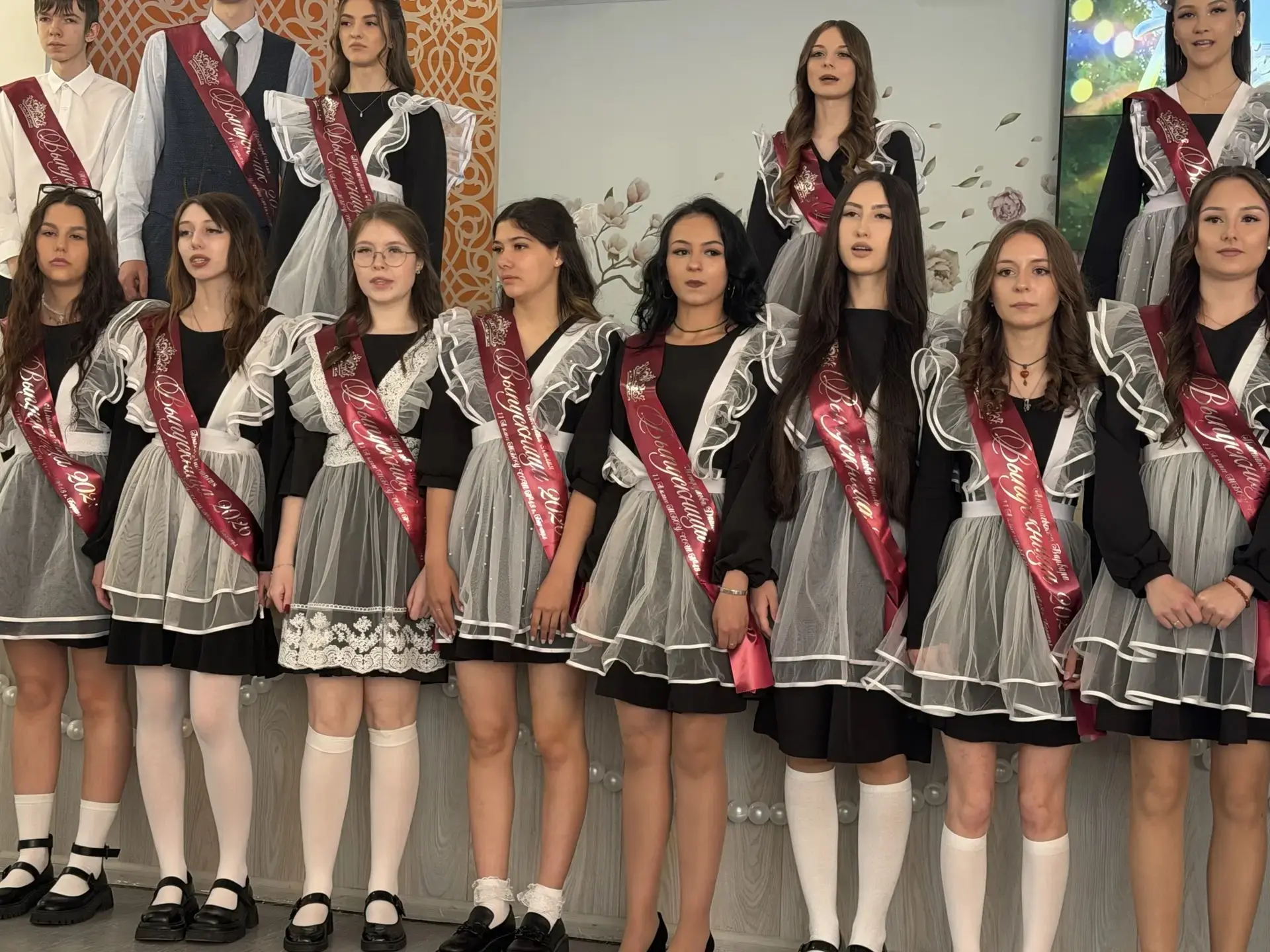 🛎В школах Барнаула прозвенели последние звонки  Сегодня, 26 мая, во всех общеобразовательных учрежде
