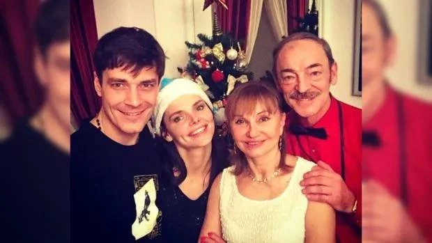 Максим Матвеев, оказывается, когда-то пришел к Михаилу Боярскому просить руки Лизы — с ...
