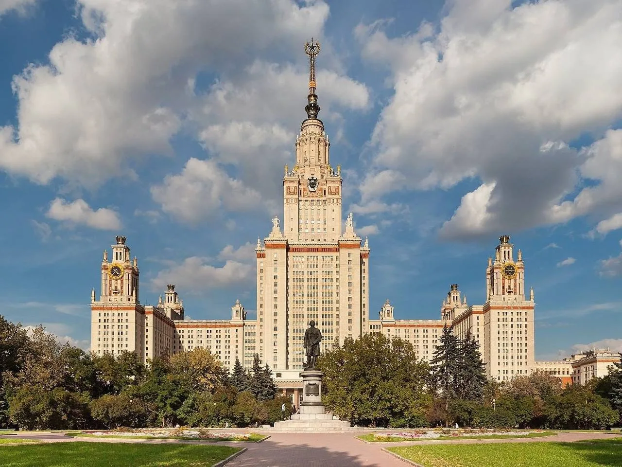 ⚡️МГУ, ВШЭ и ещё 31 российский вуз признаны угрозой национальной безопасности США