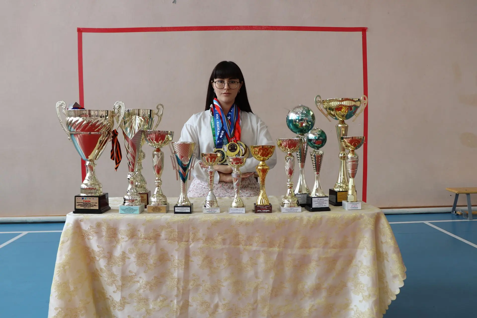 В нашей школе прошла акция "Парта чемпионов"))) Наши выпускники на протяжении всей школ...