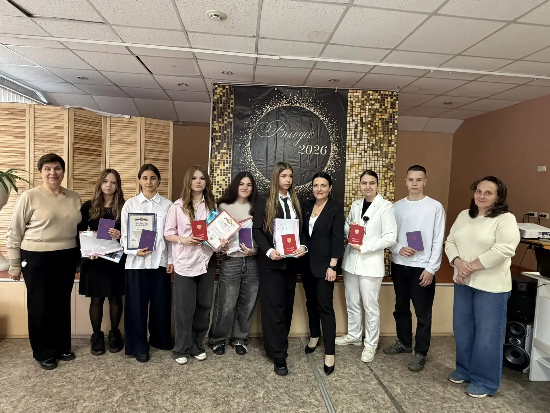 💫Во 2 корпусе нашей школы вручили аттестаты 📖

✨23 и 24 июня во 2 корпусе нашей школы прошло вруче