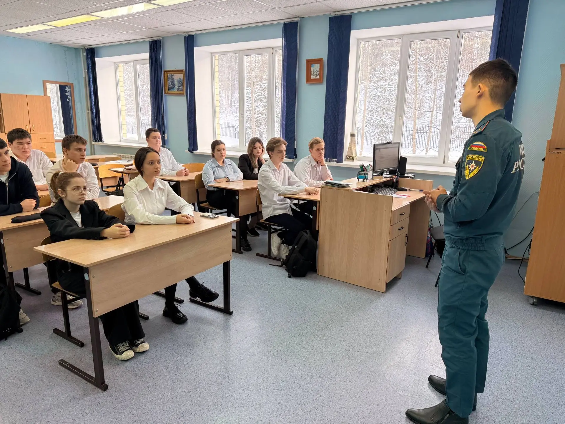 Есть такая профессия — людей спасать! 🚒  Друзья, сегодня у наших старшеклассников (10-11 классы) про
