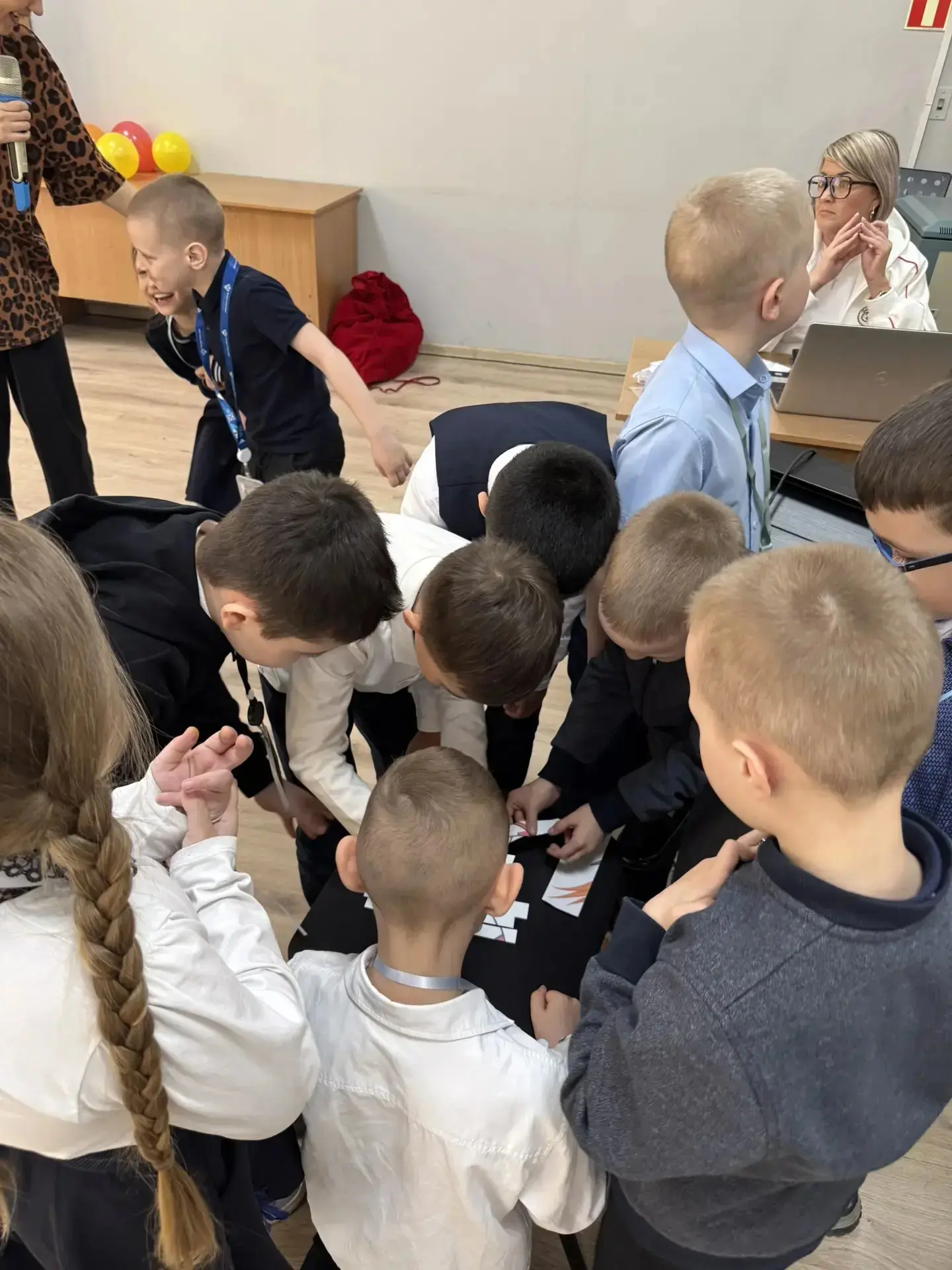 🚀 Ребята из 1 "В" класса, вместе с классным руководителем Лозовой М.И., посетили центр народного тво